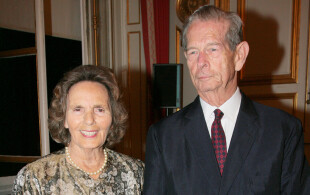 Le roi Michel et la reine Anne de Roumanie au gala donné par la Fondation Margarita de Roumanie au Sénat à Paris.