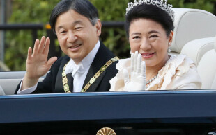 Tokyo célèbre Naruhito et Masako