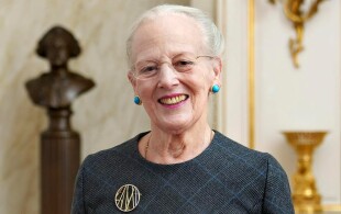 Une broche est offerte à la reine de Danemark pour ses 50 ans de règne
