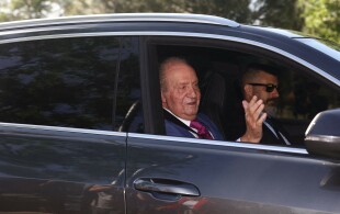 Juan Carlos à son arrivée à la Zarzuela, le 23 mai 2022. Il s'est notamment entretenu avec son fils Felipe VI.