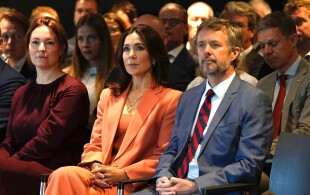 Frederik et Mary de Danemark à La Haye pour un séminaire commercial