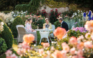 Maria Teresa de Luxembourg lors d'une garden-party au Château de Berg, le 28 juin 2022.