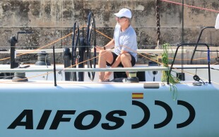 Felipe d'Espagne sur le voilier Aifos à Porto Pi à Palma de Majorque