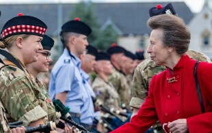 la princesse Anne à Edimbourg pour les préparatifs du Royal Military Tatoo