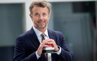 Frederik de Danemark inaugure la plus grande usine d'éoliennes près d'Odense