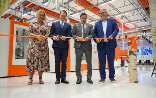 Le prince Daniel de Suède à Östersund pour l'inauguration de l'usine de lunettes de Synsam Group