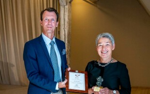 Joachim de Danemark remet le prix Prince Henrik Europa Nostra à l’architecte Inge Bisgaard