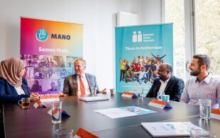 Le roi des Pays-Bas à la fondation Mano  à Rotterdam