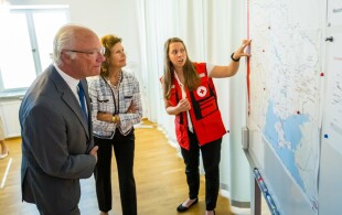 Les souverains suédois au siège de la Croix-Rouge à Stockholm
