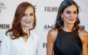 Letizia d'Espagne au centre culturel La Misericordia à Palma de Majorque  pour la clôture du festival Atlàntida Mallorca Film Fest 2022 en compagnie d'Isabelle Huppert