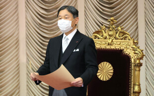 L'empereur du Japon au parlement à Tokyo