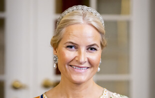 Mette-Marit de Norvège lors du banquet d'État organisé au palais royal d'Oslo le 9 novembre 2021 pour la visite d'État de Willem-Alexander et Maxima des Pays-Bas.