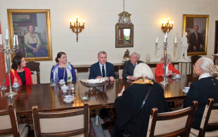 Radu de Roumanie reçoit l'association germano-roumaine au Palais Elisabeta