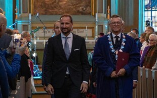 Haakon de Norvège aux 50 ans de l'université de Tromso