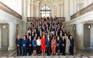 Philippe et Mathilde de Belgique reçoivent le personnel diplomatique  au château de Laeken