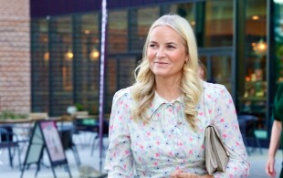 Mette-Marit de Norvège inaugure une bibliothèque et un centre culturel à Lillestrøm