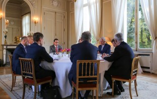 Philippe de Belgique reçoit des ambassadeurs belges en poste en Afrique centrale au château de Laeken
