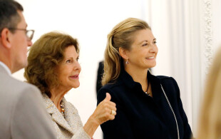 Silvia de Suède et Stéphanie de Luxembourg à la Villa Vauban  pour une exposition Constable