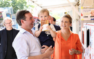 Guillaume, Stéphanie et Charles de Luxembourg à la Schueberfouer à Luxembourg