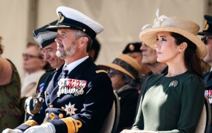 Frederik et Mary de Danemark à la Cérémonie du drapeau à Copenhague