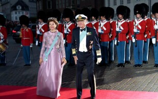Les souverains suédois au théâtre royal à Copenhague pour le Jubilé de Margrethe II