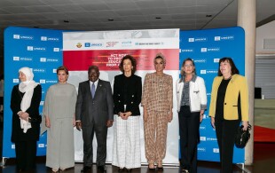 Maria Teresa de Luxembourg, Caroline de Monaco, Sheikha Mozah à l'UNESCO à Paris