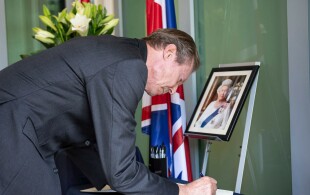 Le grand-duc de Luxembourg à l'ambassade britannique à Luxembourg-Ville