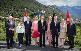 Philippe et Mathilde de Belgique, Henri et Maria Teresa de Luxembourg, Alois et Sophie de Liechtenstein à Vaduz pour la réunion informelle des pays germanophones