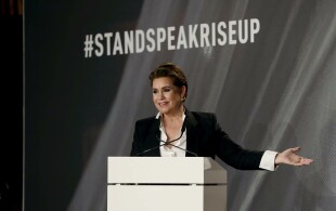 Maria Teresa de Luxembourg lors du forum Stand speak rise up en 2019, annonce une soirée de gala à l'hôtel du Palais à Biarritz