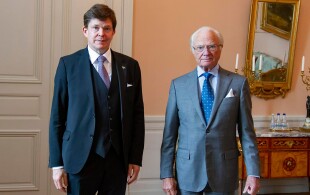 Le roi de Suède reçoit le président du parlement suite à la démission de la Première Ministre