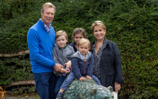 Henri, Maria Teresa, Charles, Amalia et Liam de Luxembourg au Parc Merveilleux à Bettembourg