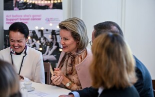 Mathilde de Belgique au Palais des Beaux-Arts à Bruxelles pour un séminaire sur le cancer du sein