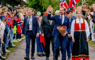 Haakon de Norvège à Eidsvoll pour les 100 ans du lycée local