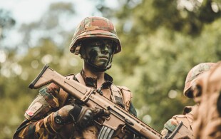 Gabriel de Belgique au camp d'Elseborn  avec l'Ecole royale militaire