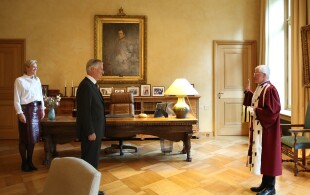 Philippe de Belgique assiste à la prestation de serment du premier président du Conseil d'Etat
