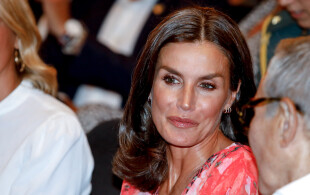 Letizia d'Espagne à Lleida pour une conférence sur le cancer