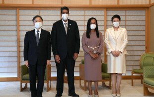 Le couple impérial du Japon reçoit le président des Palaos  au Palais impérial à Tokyo
