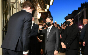 rrivée du couple impérial du Japon à l'hôtel Claridge's à Londres pour assister aux funérailles d'Elisabeth II
