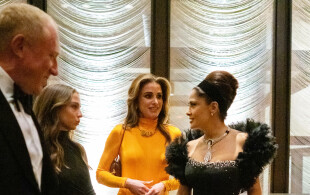 Rania et Iman de Jordanie au restaurant The Pool à New York   pour la soirée d ela Kering Foundation