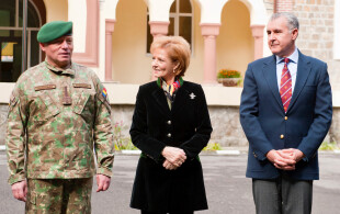 Margareta et Radu de Roumanie à Preadal auprès des chasseurs alpins