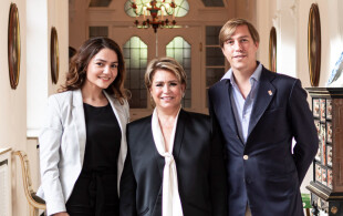 Maria Teresa de Luxembourg, Louis de Luxembourg reçoivent une entrepreneuse iranienne