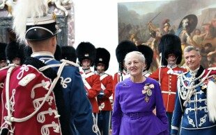 La reine de Danemark reçoit de nouveaux ambassadeurs à Fredensborg