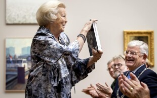 Beatrix des Pays-Bas aux 175 ans du studio Pulchri à La Haye