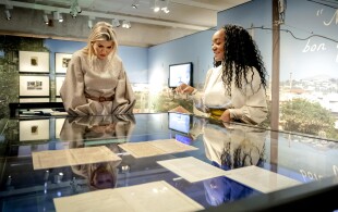 Maxima des Pays-Bas aux Archives nationales à La Haye pour une exposition sur Curaçao