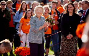 Beatrix des Pays-Bas au palais de Soestdijk pour une marche du fonds musculaire
