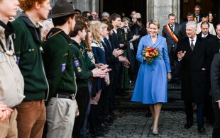 Philippe et Mathilde de Belgique à l'abbaye de Maredsous pour la messe pontificale