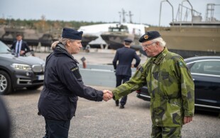 Le roi de Suède à la base navale de Muskö