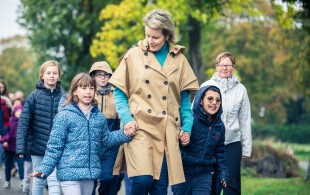 Mathilde de Belgique en province de Hainaut pour une marche sur la santé mentale