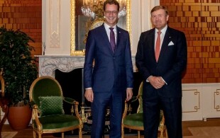 Willem-Alexander des Pays-Bas reçoit le Ministre-Président du land de Rhénanie du Nord Westphalie  au Palais Huis ten Bosch