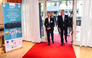 Philippe de Belgique à l'hôtel Le Plaza à Bruxelles pour les 100 ans des Conseils de Chimie Solvay